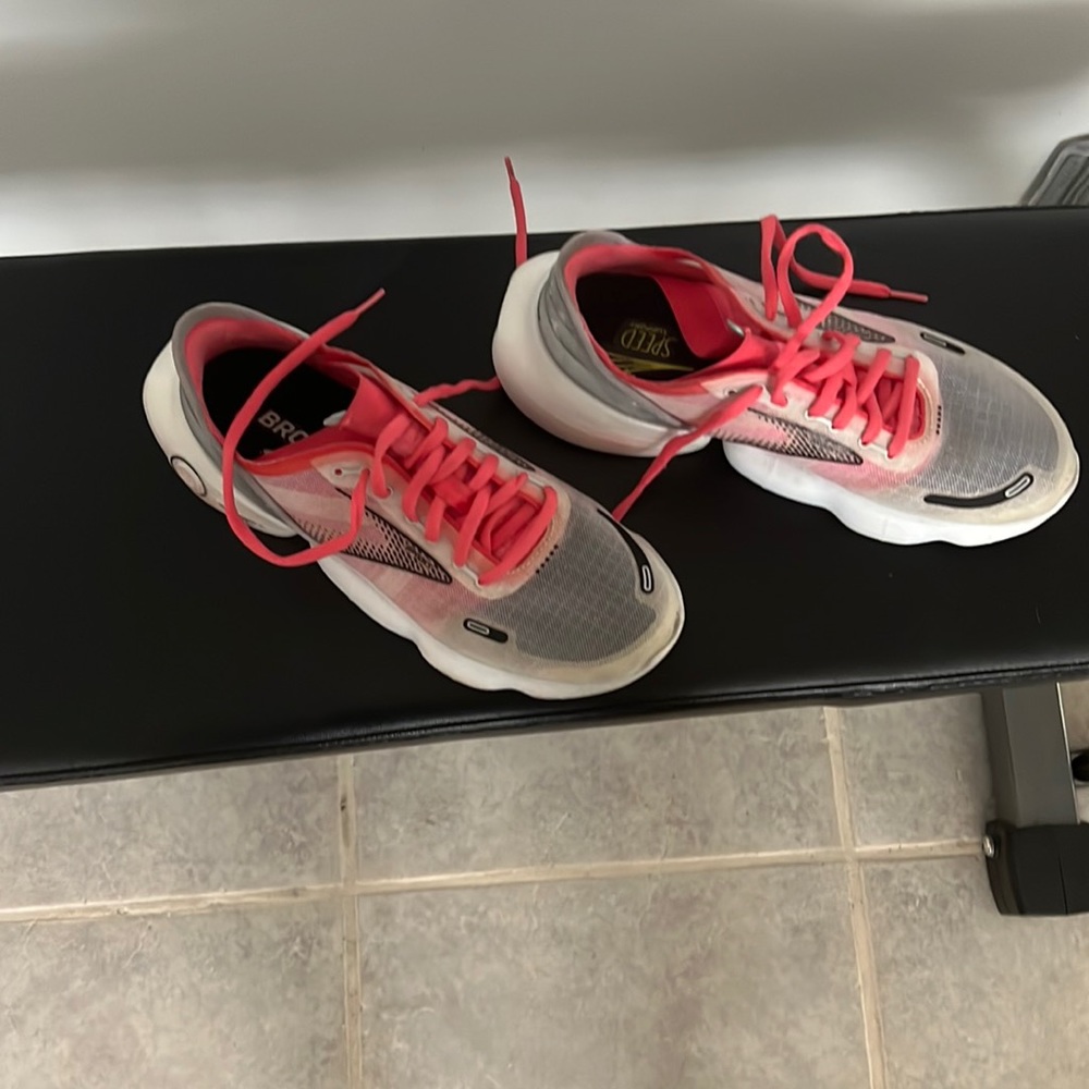 Brooks running sneakers Aurora